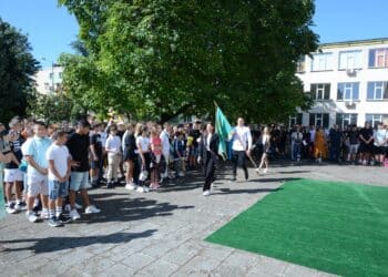 Над 260 ученици в 13 паралелки прекрачиха прага на старозагорското спортно школо (снимки)