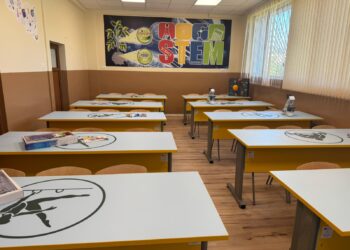 700 училищни STEM кабинети в цялата страна