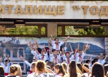 Етрополе почете Независимостта на България (снимки)