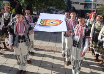Дупница отбеляза празника на града с флашмоб, песни и танци (снимки) 4 Дупница отбеляза празника на града с флашмоб, песни и танци (снимки)