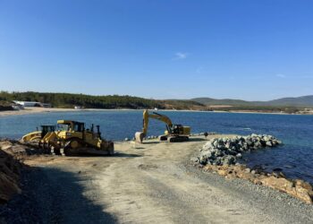 Стартира дългочакано брегоукрепване на плажа в Ахтопол