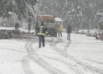 Усложнена обстановка в община Етрополе поради падналия мокър сняг