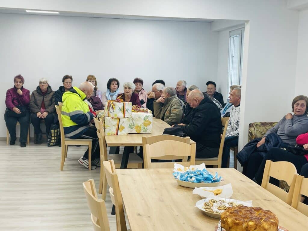 Нов клуб за пенсионери и лица с увреждания отвори врати в Панагюрище 3 1 1