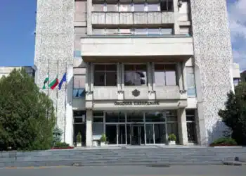 Нов скандал за нов облик в Пазарджик: 36 чужди фирми подадоха документи на ръка за час и на едно гише