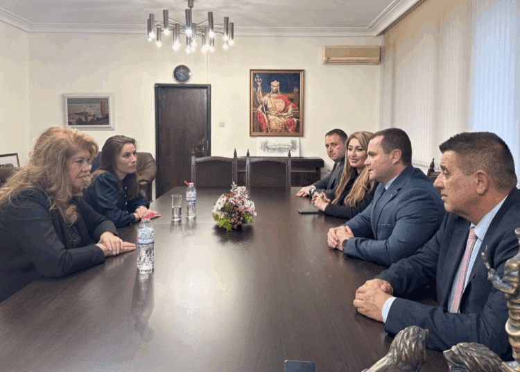 Вицепрезидентът Йотова обсъди в Русе нуждата от диалог между държавните институции и местната власт 1 6
