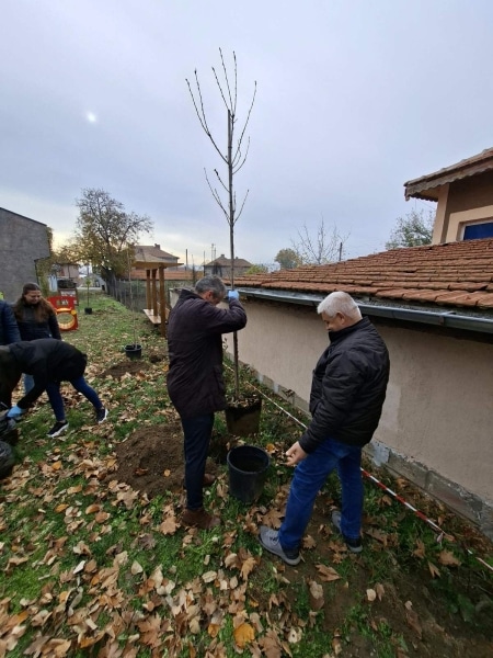 Гурково обновява детски еко кът в центъра на града 7 7 10