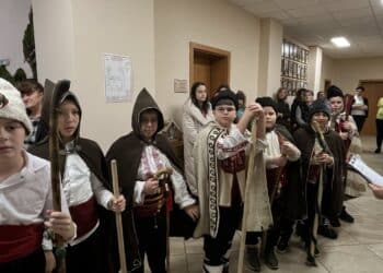 Коледари донесоха празнично настроение в община Козлодуй (снимки)