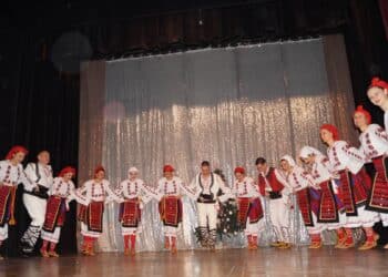 Коледен концерт събра малки и големи в Козлодуй (снимки)