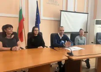 Кметът на Кюстендил представи първия випуск медицински сестри