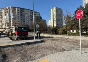 Три паркинга ще има по улицата до детската болница в Бургас (снимки)