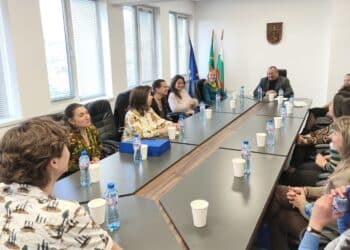 В Панагюрище проведоха задълбочена дискусия за обучението по английски език в общината