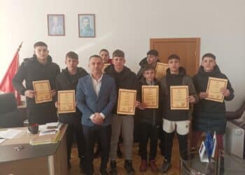 Ученици намериха и върнаха чанта с голяма сума пари и животоспасяващи лекарства