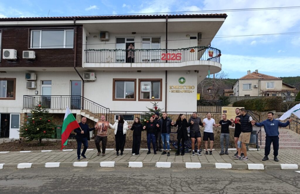 В село Кошарица в Несебър отново бе спазена традицията "Къпане на зетьове" на Ивановден 3 222