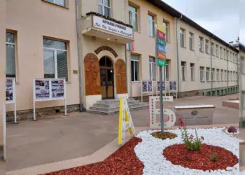 Спортен салон и сензорна градина радва деца и родители в началното училище в Троян (снимки) 5 Спортен салон и сензорна градина радва деца и родители в началното училище в Троян (снимки)