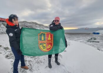Знамето на Етрополе се развя на Антарктида
