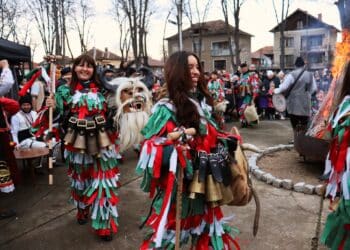 Козлодуй отбеляза един от най-обичаните български празници (снимки)