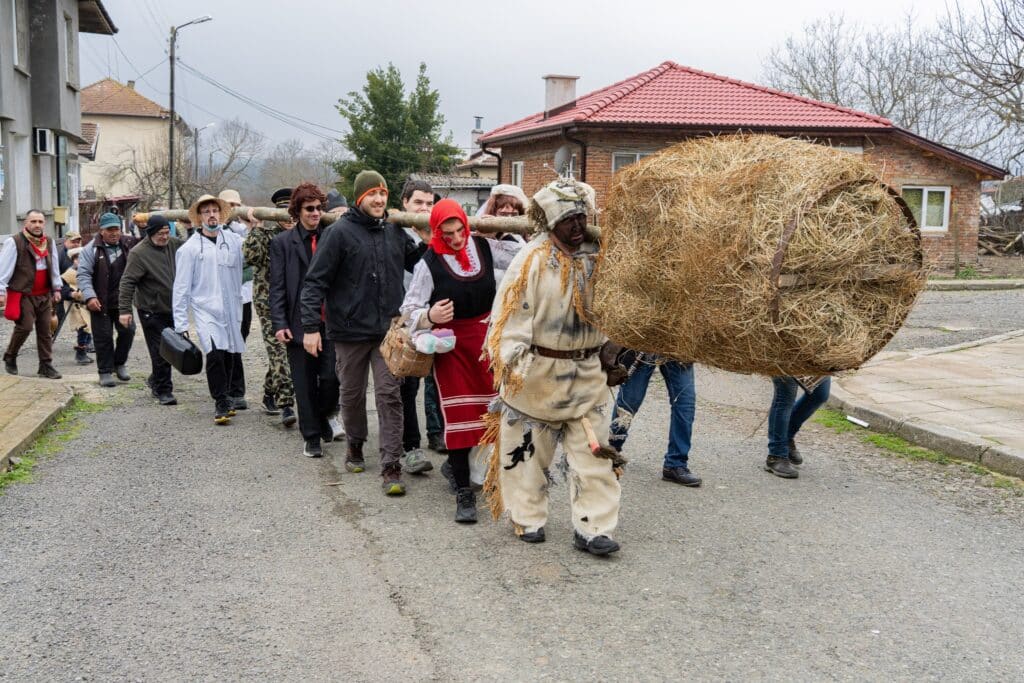 Фолклорните обреди "Кукеровден" и "Паликош" оживяха отново в община Царево 7 11 17