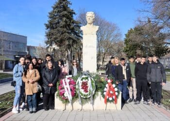 Козлодуй се поклони пред Апостола