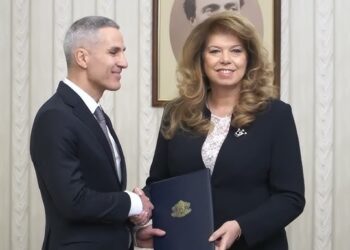 Андрей Гюров представи служебния кабинет, кои са новите министри