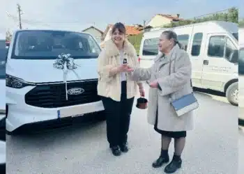 Домът за деца с увреждания в Панагюрище има нов автомобил
