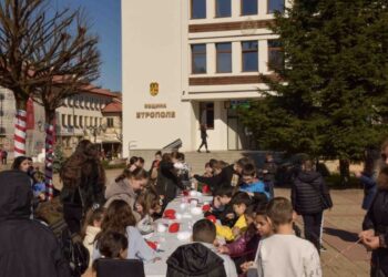 Работилница на Баба Марта в Етрополе (снимки)