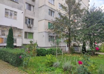 Велико Търново стартира екопроекта за цветни междублокови пространства