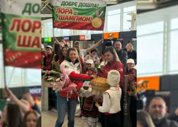 Троян посрещна олимпийски Лора Христова (снимки) 3 Троян посрещна олимпийски Лора Христова (снимки)