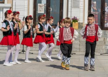 Царево отбеляза Цветница с музика, танци и много настроение (снимки)