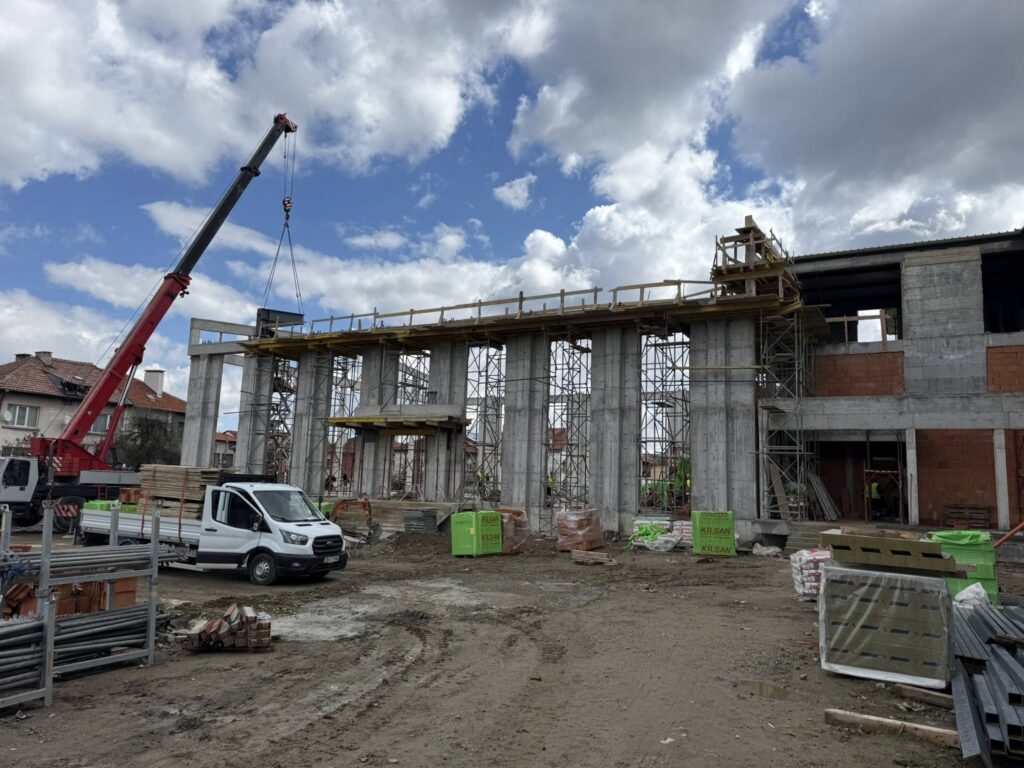 Новият физкултурен салон в Самоков ще разполага със 188 места за зрители 4 4 32