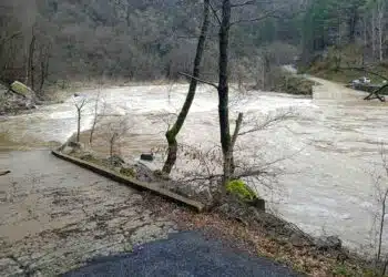 Бедствено положение в Ардино, залят е мост