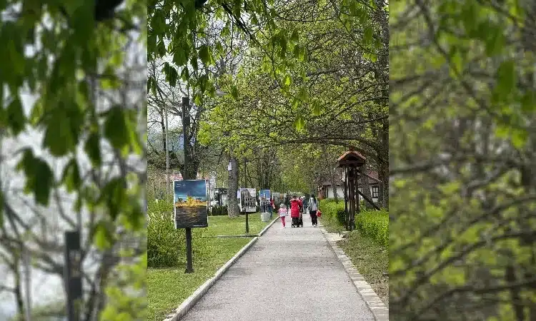 Алеята в Туристическата градина в Самоков грейна в цветовете на европейските градове (снимки) 1 1 3
