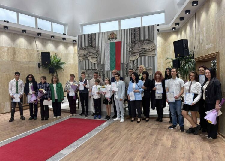 Самоков отличи изявени млади таланти 1 3 36