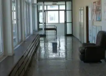 Болницата в Трявна е наводнена, лабораторията може да затвори