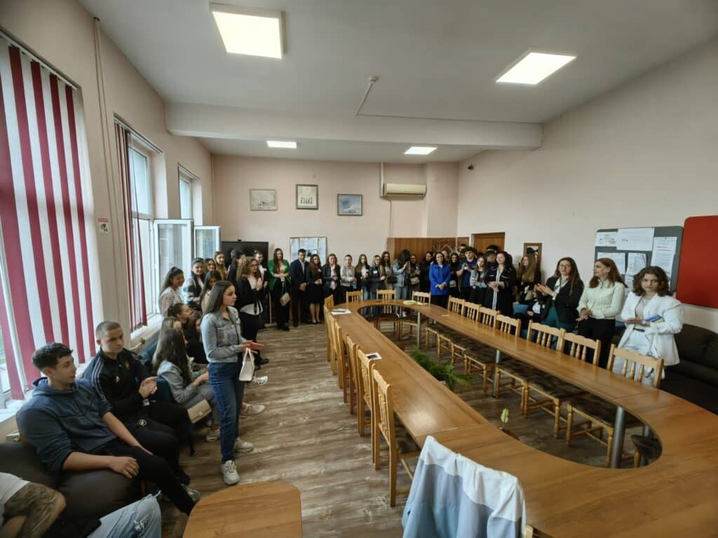"Ден на ученическото самоуправление" в Царево 1 6 3