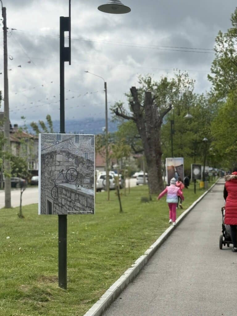 Алеята в Туристическата градина в Самоков грейна в цветовете на европейските градове (снимки) 6 6 8