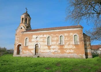 Кметът на Стара Загора дарява половината си заплатата за възстановяване на църква