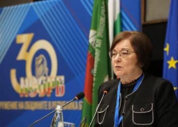 Донка Михайлова: За властта е удобно кметовете да са зависими 2 Донка Михайлова: За властта е удобно кметовете да са зависими