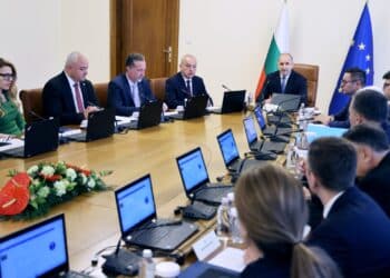 Кабинетът смени всички 28 областни управители