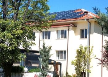 Община Минерални бани сама си прави ток от слънце