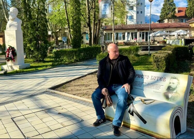 Пейки-книги украсяват центъра на Вършец 1 Снимки Община Вършец