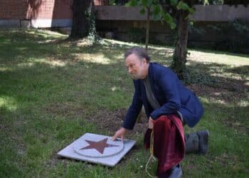 Франко Неро засади липа, откри своя звезда в Стара Загора и обяви: "Има още много филми, в които ще участвам" 2 Франко Неро засади липа, откри своя звезда в Стара Загора и обяви: “Има още много филми, в които ще участвам”