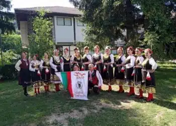 “Заиграй, заиграй” от Княжево освобождава стреса с магията на народните хора