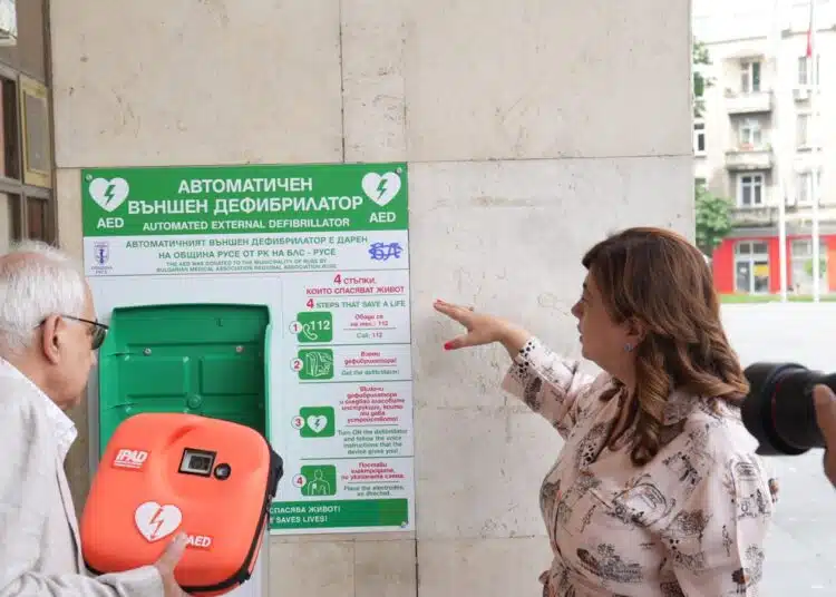 Поставиха първите автоматични външни дефибрилатори в Русе 1 1 ba028083