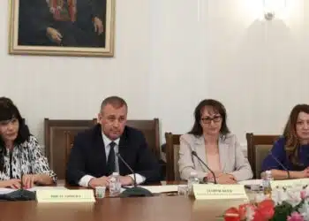 Кабинетът поставя на дневен ред малките летища в България 2 Кабинетът поставя на дневен ред малките летища в България