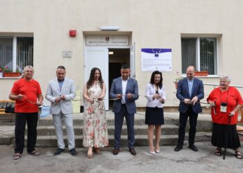 Заместник-министър Надя Клисурска откри обновения Дом за стари хора в Етрополе