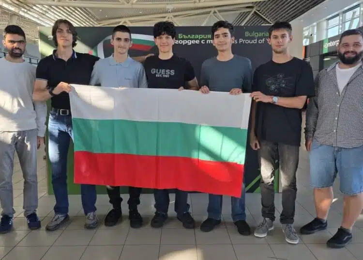 Наши ученици спечелиха 4 медала от Европейската олимпиада по физика 1 4 3861e475