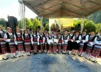 Хор от Ивайловград грабна златна статуетка на фолклорен фестивал