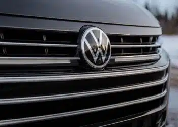 Криза във Volkswagen: Концернът обмисля закриване на четири завода и масови съкращения