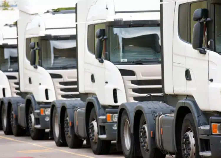 Китай насочва усилията си към електрификация на тежкотоварни камиони 1 freight transportation trucks parked in a row 2026 01 11 09 50 25 utc scaled 1