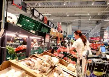 „Кошница с грижа“: Хранителните вериги обещаха минимум 15% по-ниски цени за основни продукти